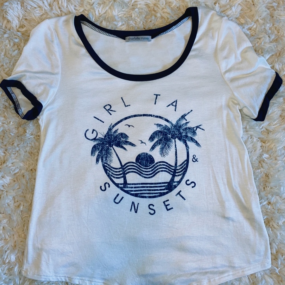 “Girl Talk & Sunsets” graphic tee!! 🐚🏝 ⁣